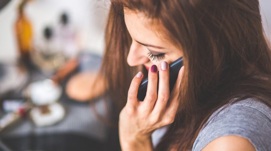 person-woman-hand-smartphone